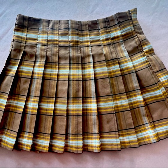 No Boundaries Pleaded Brown/Yellow Plaid Skirt. Size Large 11 to 13 Junior's - Picture 3 of 3